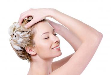 Как восстановить поврежденные вьющиеся волосы